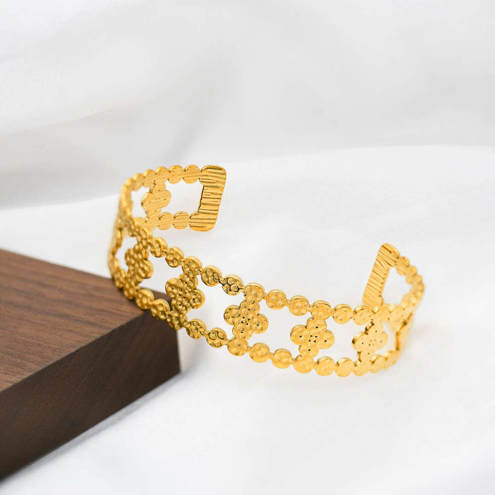 Cross-Border New Product Four-Leaf Clover Spliced Hollow Texture Bracelet Titanium Steel Plated 18k Gold Elegant Versatile Open Hand Jewelry