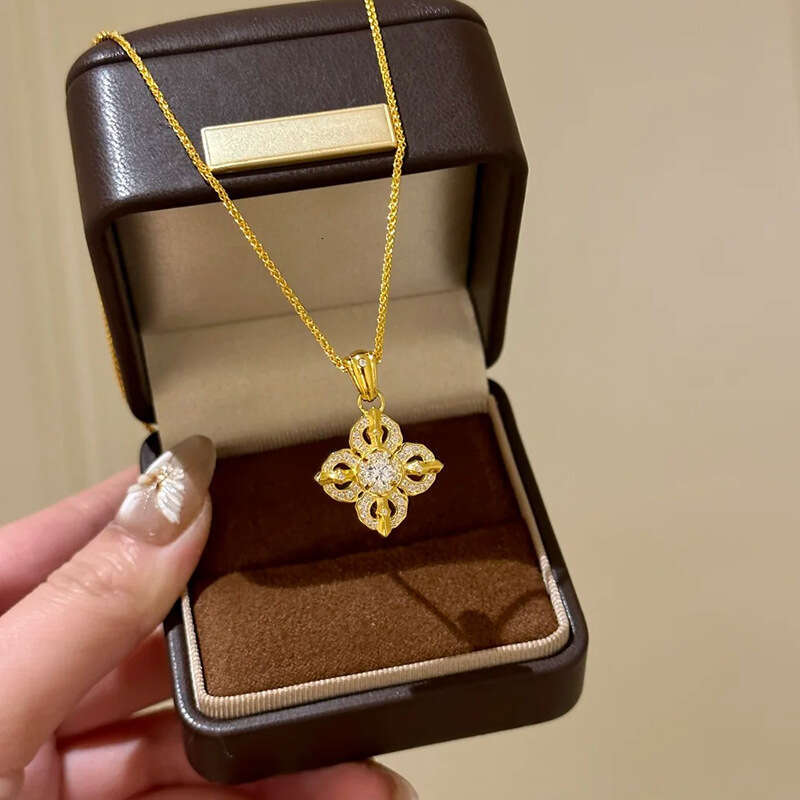 Openwork Cross Necklace Necklace Gold Four-Pointed Star Pendant Necklace Stylish and Versatile Collarbone Chain