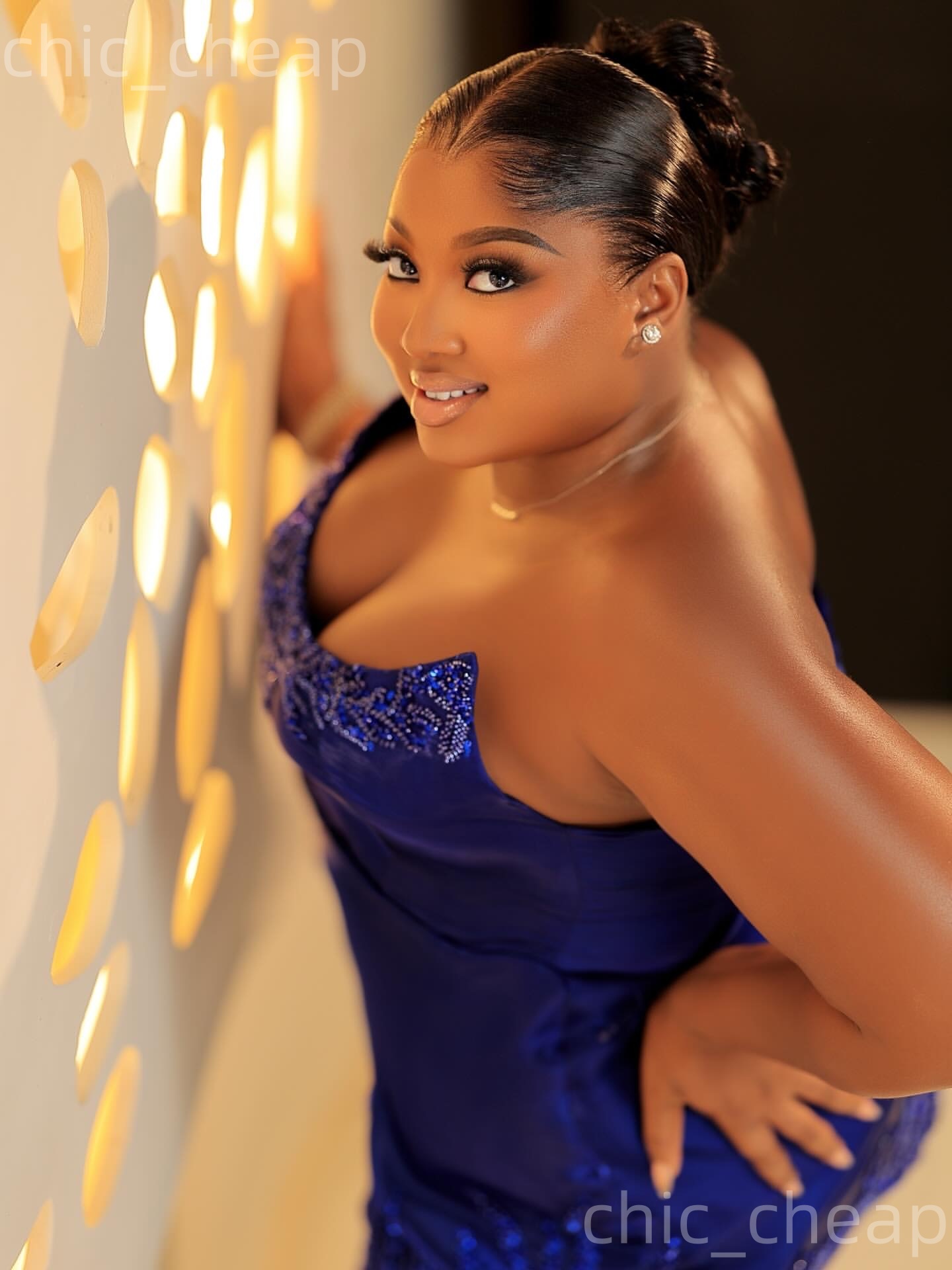 Chic Royal Blue Sheath 2026 Cocktail Dress Strapless Appliques Satin Short Mini Graduation Homecoming Dresses For Special Occasions Sweetheart Gowns