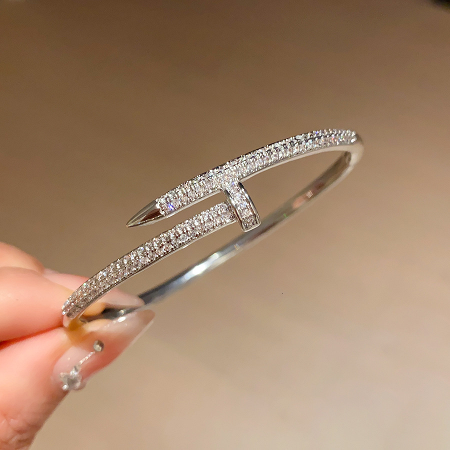 Luxury Brand Designer Jewelry Korean Version Diamond-Studded Open Bracelet Light Luxury Niche High-End Fashion Retro Personality Design Jewelry For Wo