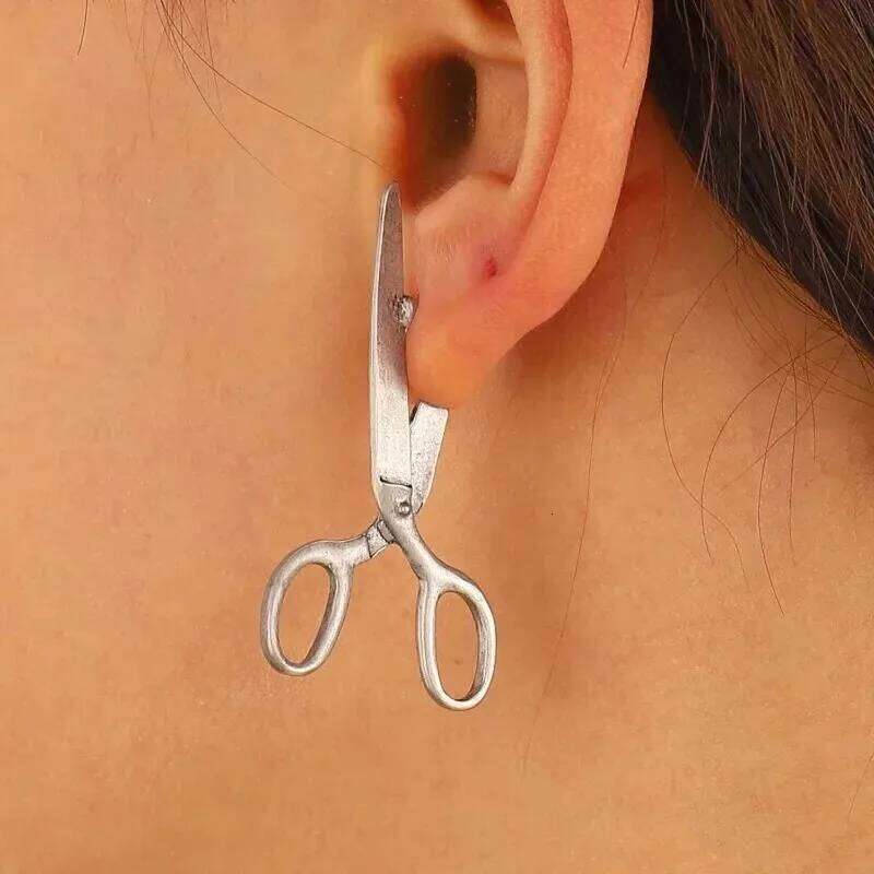 Fashion Creative New Retro Scissors Ear Studs for Personalized Women Hip Hop Rock Party Holiday Gift Perforated Earrings C251227