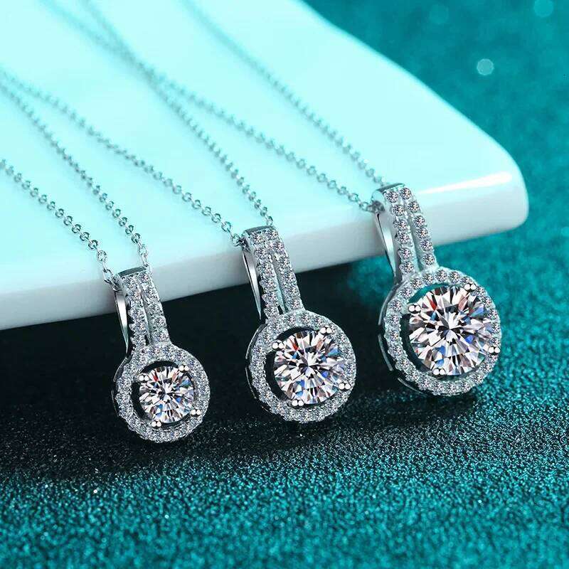18K gold inlaid new women's collarbone necklace Pt950 platinum diamond simple round moissanite fashion pendant a68