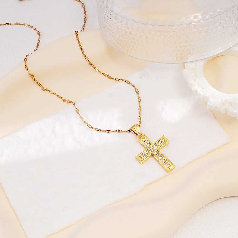 Fashion Luxury Shiny Zircon Cross Pendant Necklace for Women Men Stainless Steel Chain Classic Cool Cross Jewelry Gifts Y251227