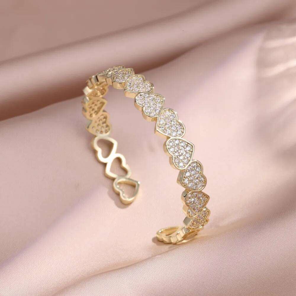 ZAKOL Trendy Shiny Zircon Heart-Shaped Open Bracelet Luxury Zirconia Hip-hop Rock Fashion Personalized Wrist Jewelry