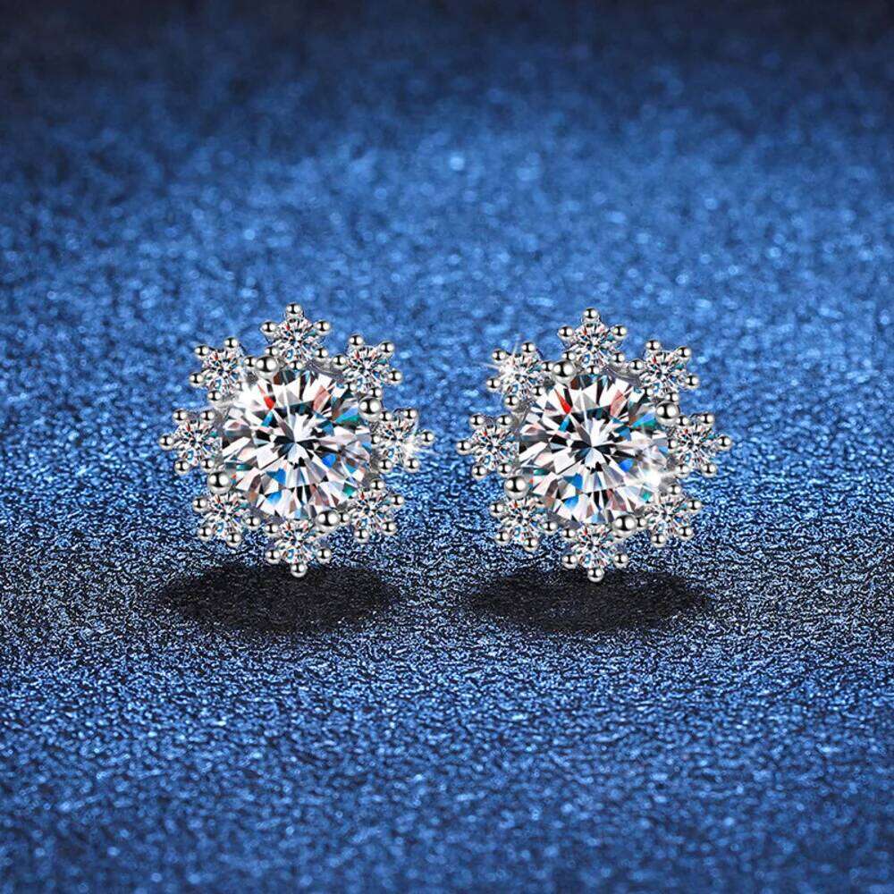 JOIAS HOME Women's S925 Sterling Silver Romantic Snowflake D color Moissanite Stud Earrings Simple Queuing Available Jewelry d9d