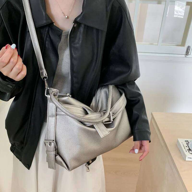 Large Capacity Soft Leather Tote Fashion Belt Buckle Handbag New Shoulder Messenger Retro Hot Girl Motorcycle Bag TIANOUDAISHU