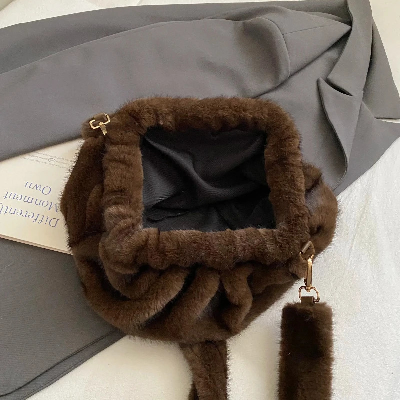 Fashionable Wrinkled Cloud Bag Soft Faux Fur Small Shoulder Bags for Women 2025 Winter Trend Korean Plush Handbags Crossbody 251216