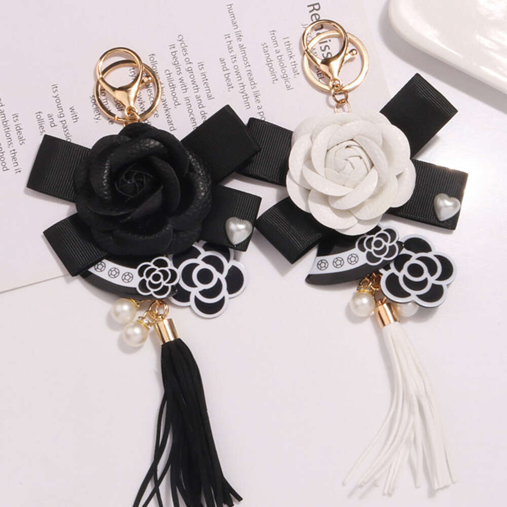 Women's Keychain Ornament Hanging Chain metal Hot Sale New Accessories Pearl Bow Pendant Jewelry Earphone Case Leather Flower Car Key Ring Phone 