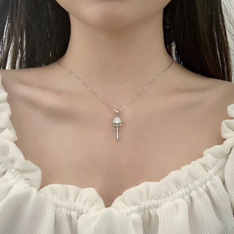 Fashion Jewelry With Moissanite Inlay Design Key Necklace Temperament Womens Long And Versatile Collarbone Pendant Couple Jewelry