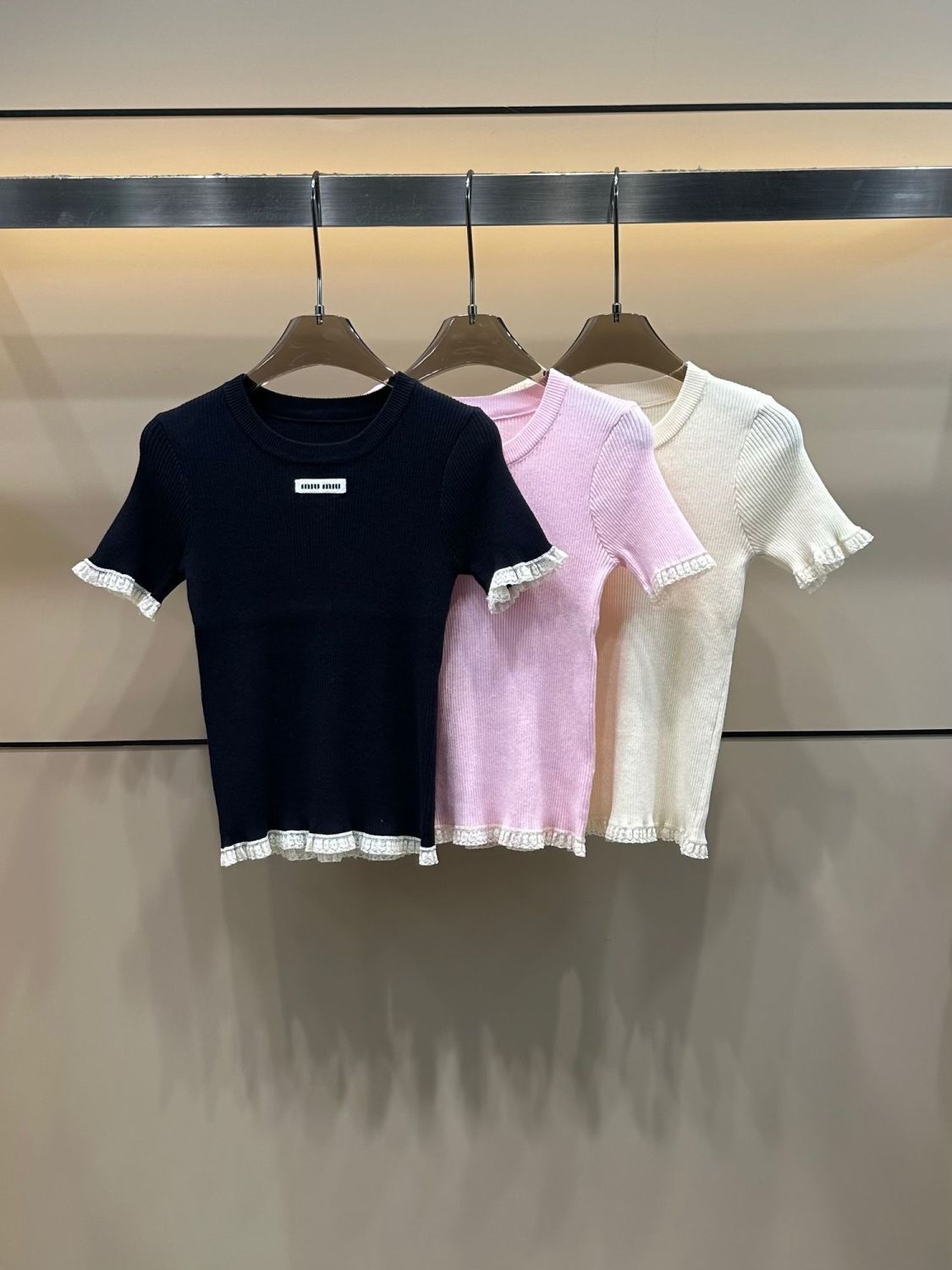 Luxury Letter Gray t Shirt for Women Designer Short Sleeve Crew Neck Tees Summer Vacation Street Style Sporty Tops