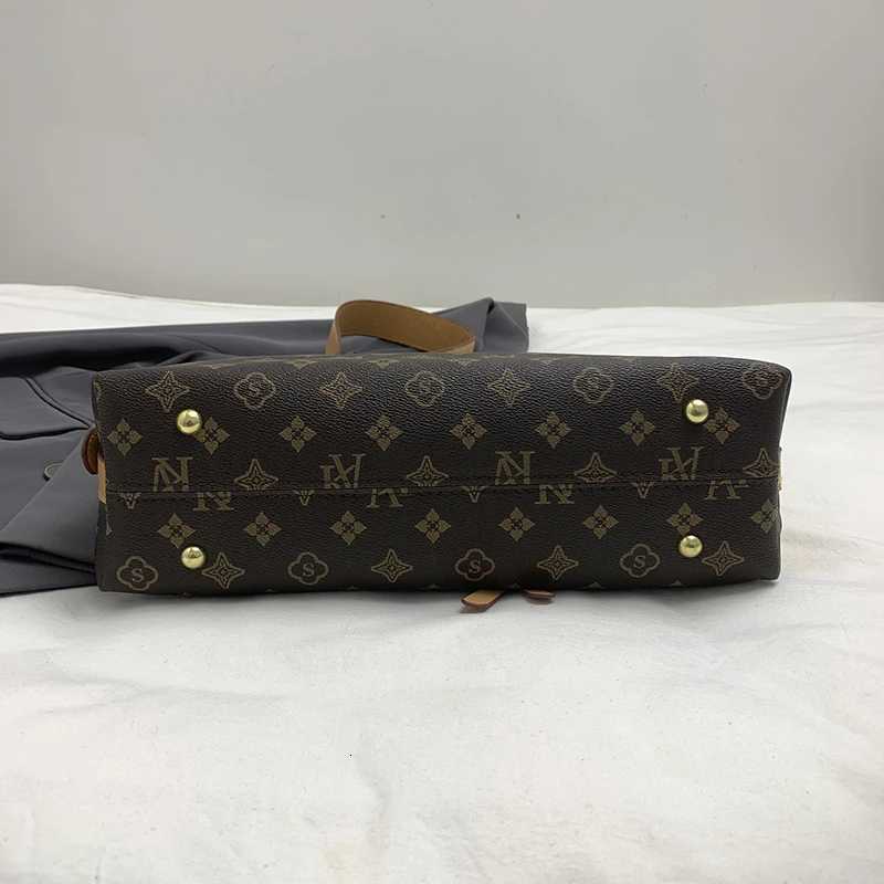 Trendy Fashion Messenger Bag With Solid Color Business Leisure Style Elegant Touch And Large Capacity H251229