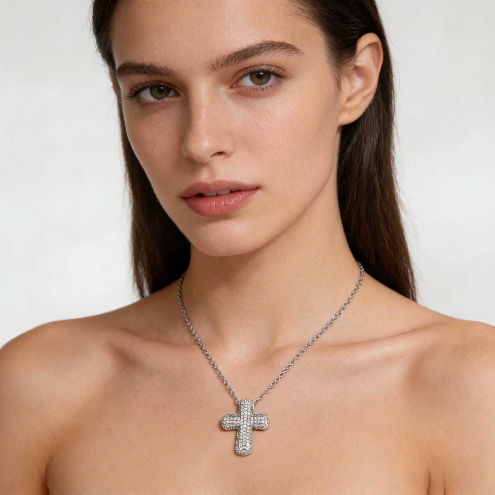 MHSSUN Luxury Chunky Zircon Cross Pendant Necklace for Women Men Fashion Gold/Silver Color Religious Crosses Jewelry Gift Y251227