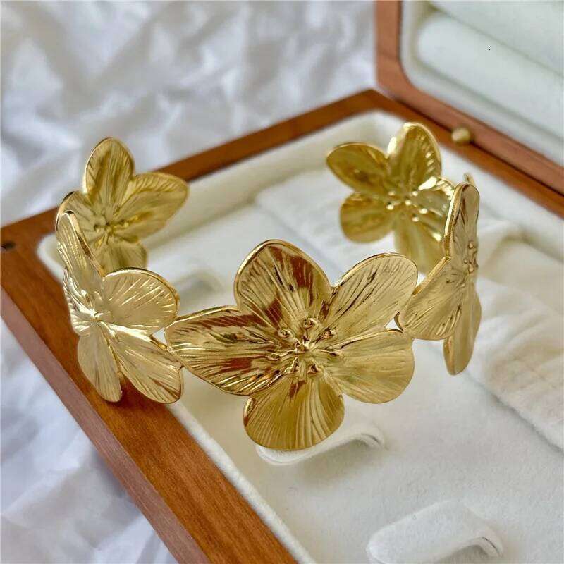 2025 New Personality Wide Flower Bracelet Opening Geometric Adjustable Hand Jewelry Party Gift 25H1229