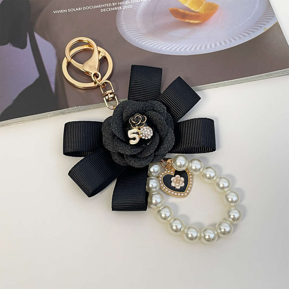 Women's Bag Pendant High-end Exquisite Fashion Creative Ribbon Pearl Keychain Small Gift key chain metal keyring belt