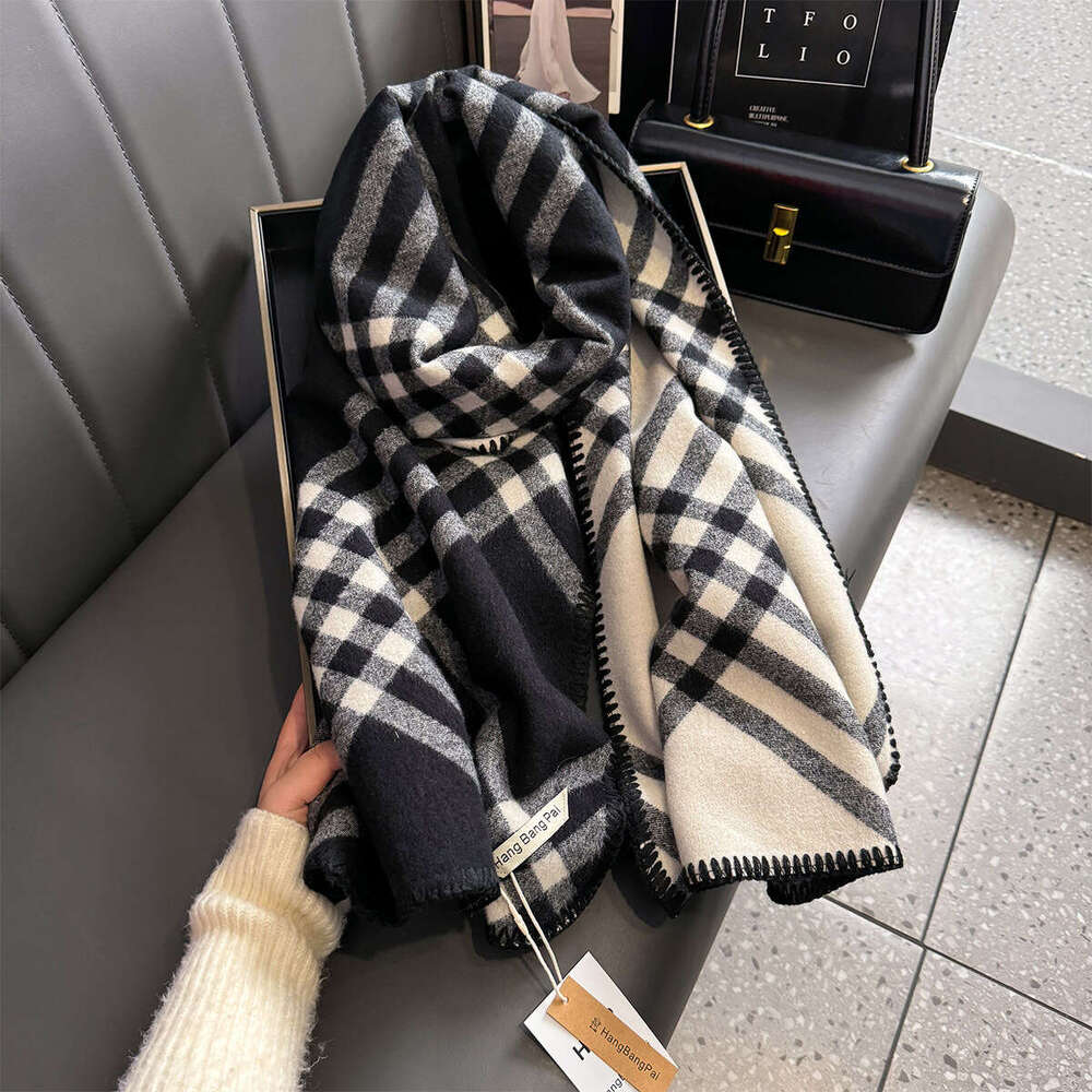 Black And White Striped Plaid Scarf For Women Winter High-End 2025 New Kim Tae-Kyung Same Style Imitation Cashmere Wool Neck Warmer
