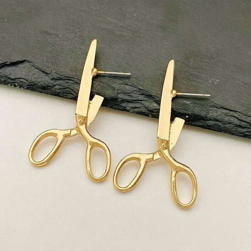 Fashion Creative New Retro Scissors Ear Studs for Personalized Women Hip Hop Rock Party Holiday Gift Perforated Earrings C251227