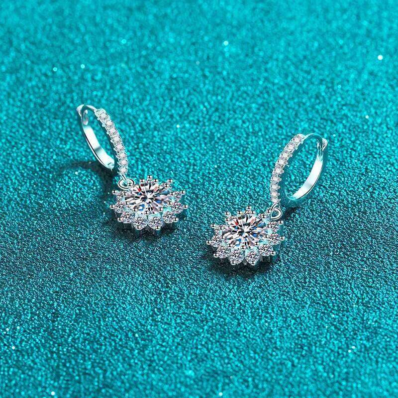 18K Gold Inlaid with Simple Personalized Diamonds, Women's Sunflower Moissanite Ear Buckle, Pt950 Platinum Earrings 3c5