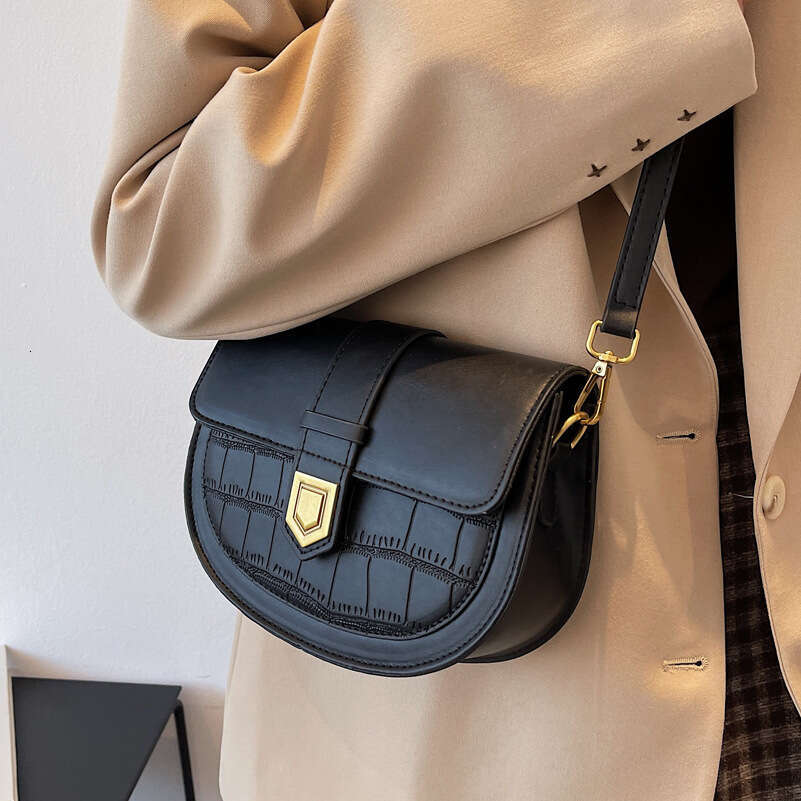 Versatile Retro-Inspired Single Shouldered Purse for Everyday Use by Ladies