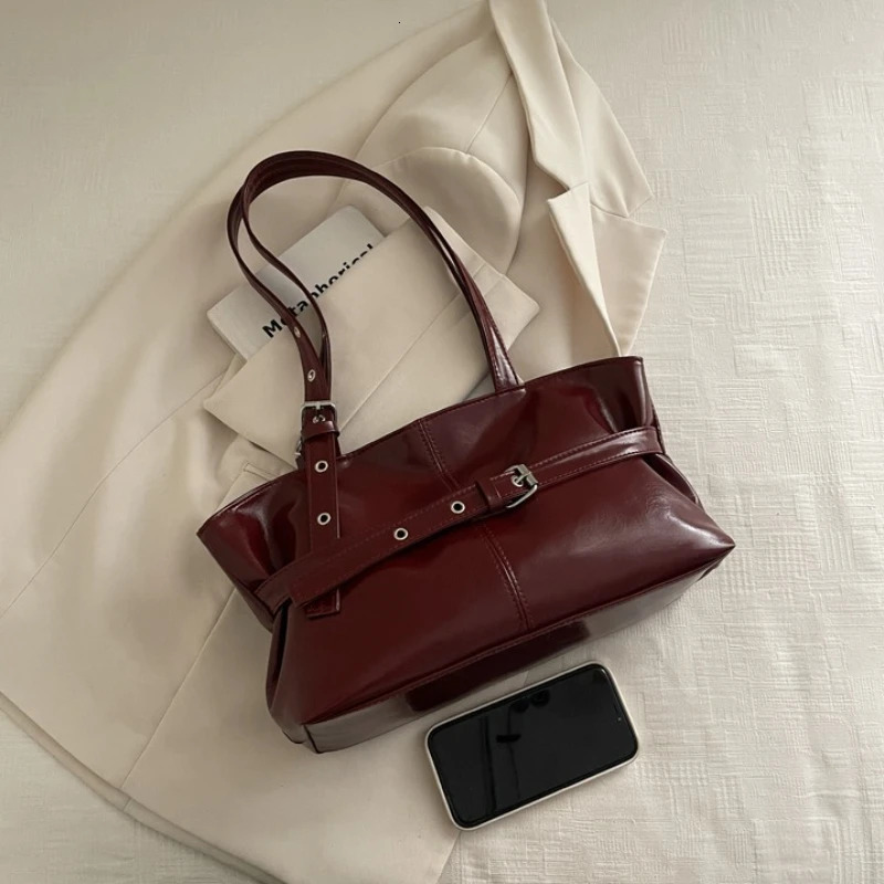 Winter Style Womens Retro Minimalist Tote Shoulder Bag 2025 Autumn Large Capacity Commuting TopHandle Hand Bags for Women 251216