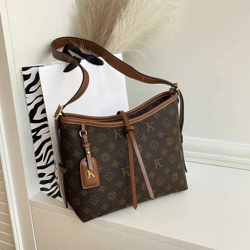 Elegant Ladies Messenger Bag Leather Crossbody Style Womens Handbag Classic And Popular Design By FaMOUs H251229