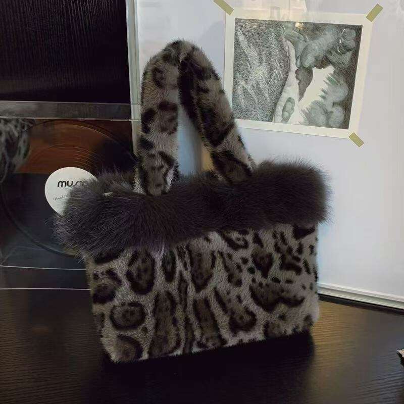 Purple Fur Women's Small Bucket Luxury Warm Plush Shoulder For Women Fashion Leopard Furry Clutch Bag Ladies Phone Purse Xiu Lai Si