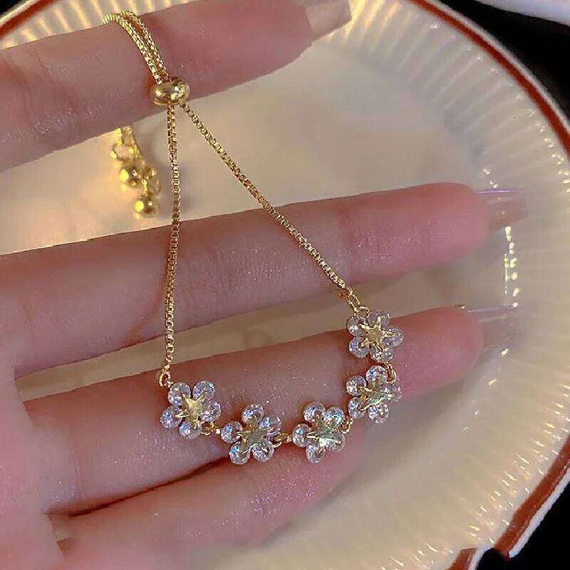 New Fashion Zircon Flower Adjustable for Women Elegant Love Heart Butterfly Round Shiny Wedding Bracelet Jewelry Gift 25H1229