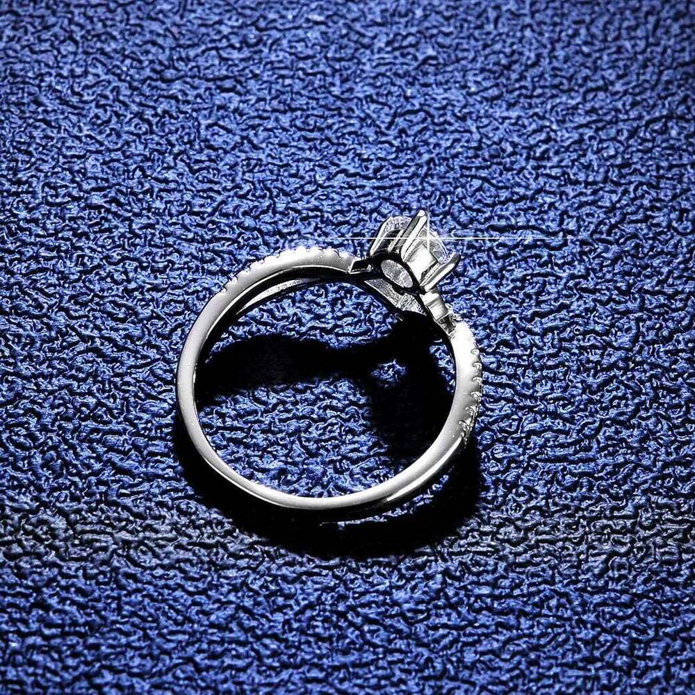 18K Gold Inlaid Moissanite Ring, Goddess Style High-end PT950 Platinum VVS1 Princess Crown Diamond Simple and Fashionable Ring d2f