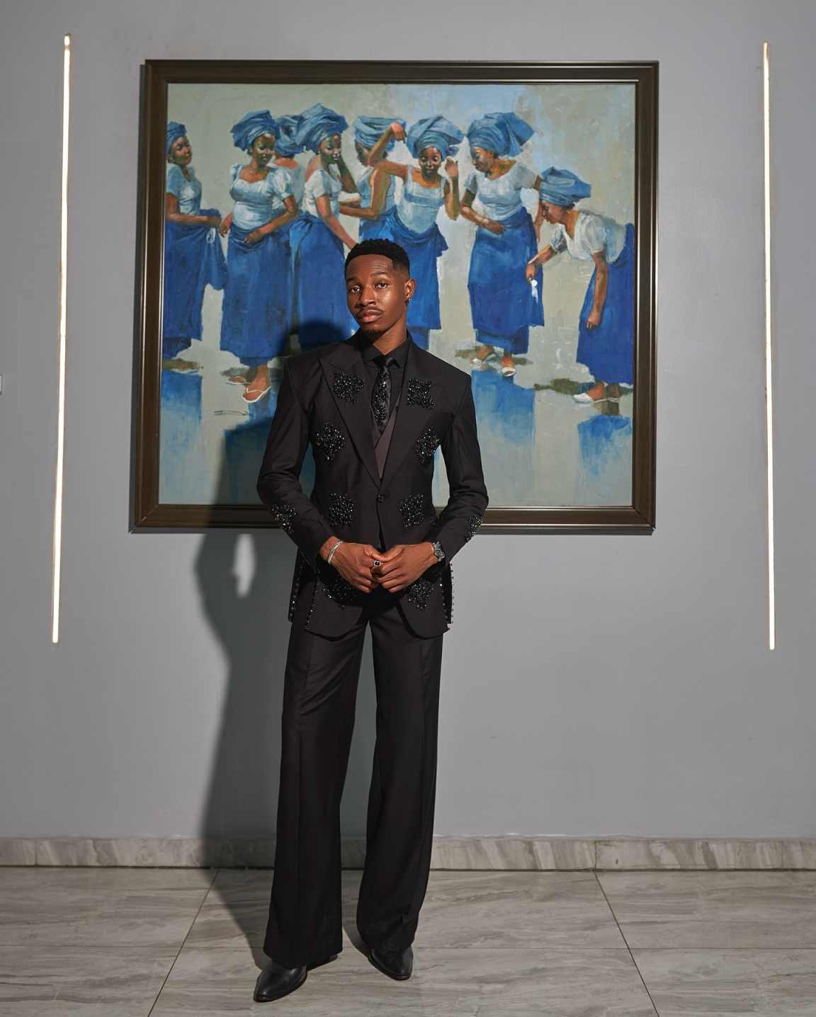 Luxuly Groom Wedding Tuxedos 2 Pieces Slim Fit Jacket Pants Peak Lapel Jewelry Rhinestone Formal Prom Men Suits Customized