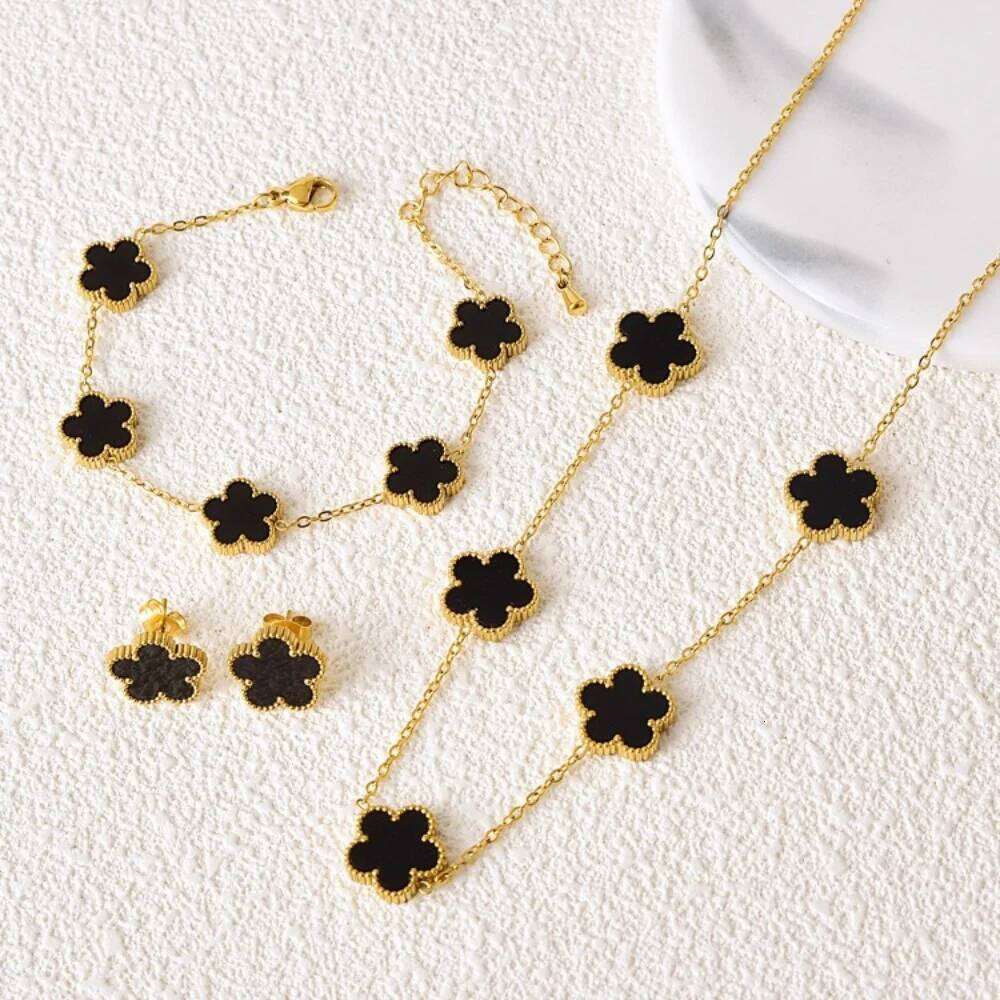 Hot sales stainless steel five-leaf flower necklace bracelet earrings set high sense women's shamrock jewelry party 25H1229