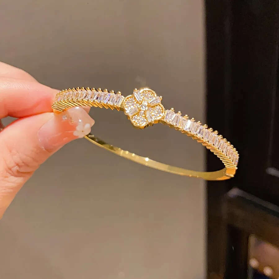 Designer Jewellery High Quality Golden Cuff Bracelet with Four-Leaf Clover Crystal Detail for Daily Wear Gift for All Occasions Textured Elegant Acces