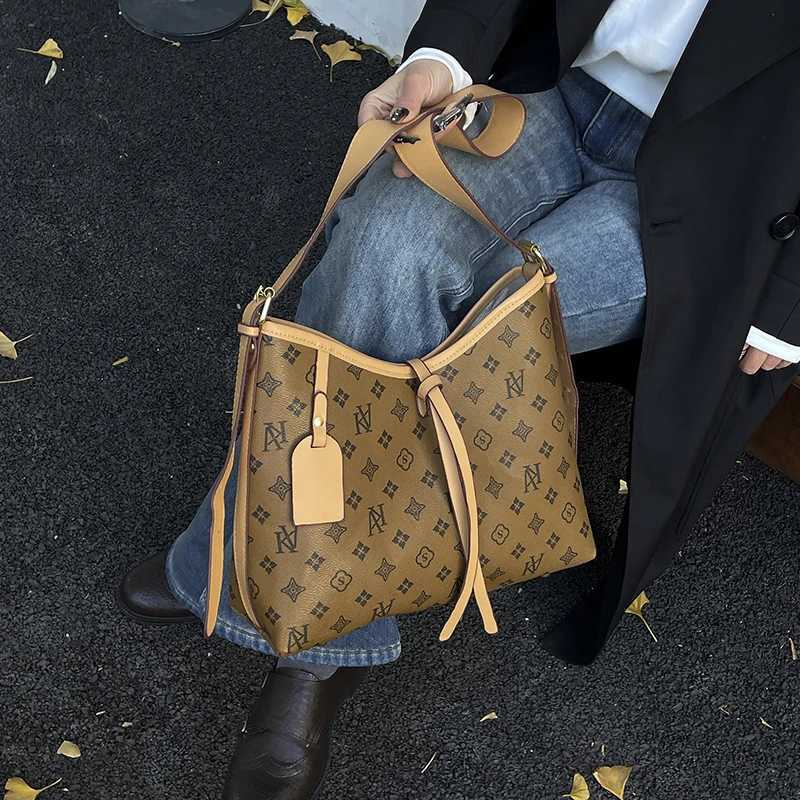 Trendy Fashion Messenger Bag With Solid Color Business Leisure Style Elegant Touch And Large Capacity H251229