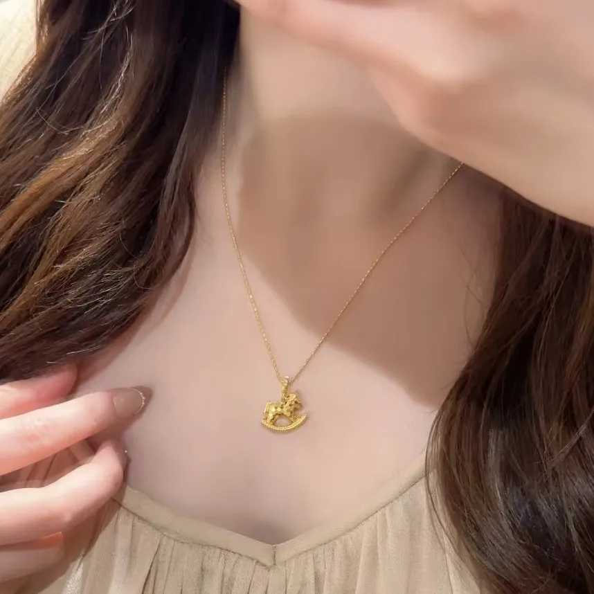 New Design Pulling Chain Little Horse Pendant Necklace for Women Lovely Gold Plated Clavicle Necklace Friendship Jewelry Gift Y251227