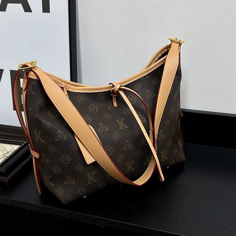 2025 Spacious Luxe Shoulder Bag Versatile Underarm Purse for Women School Commuter Tote Minimalist Day-to-Night Bag Textured H251229