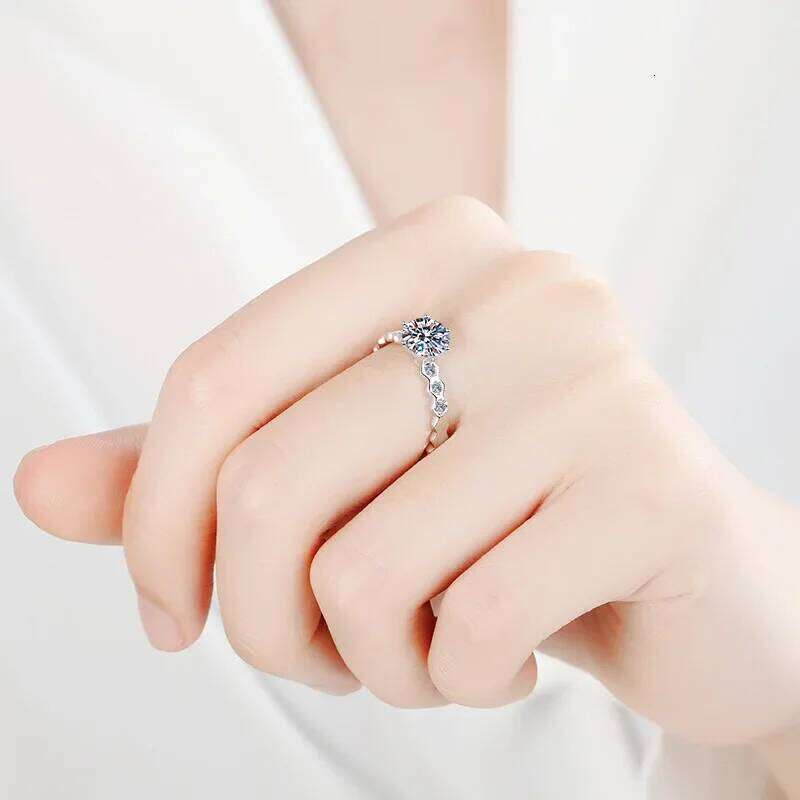 18K gold inlaid with diamonds, simple and fashionable classic honeycomb ring, six claw moissanite Pt950 platinum women's ring c02