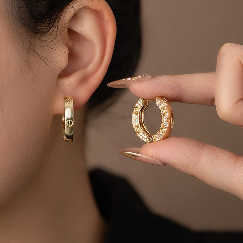 Luxury Brand Designer Jewelry Gold Small Circle Hoop Earrings For Women 2025 New Hot-Selling High-End Earrings Elegant Simple Hoop Earrings Ear Clips 