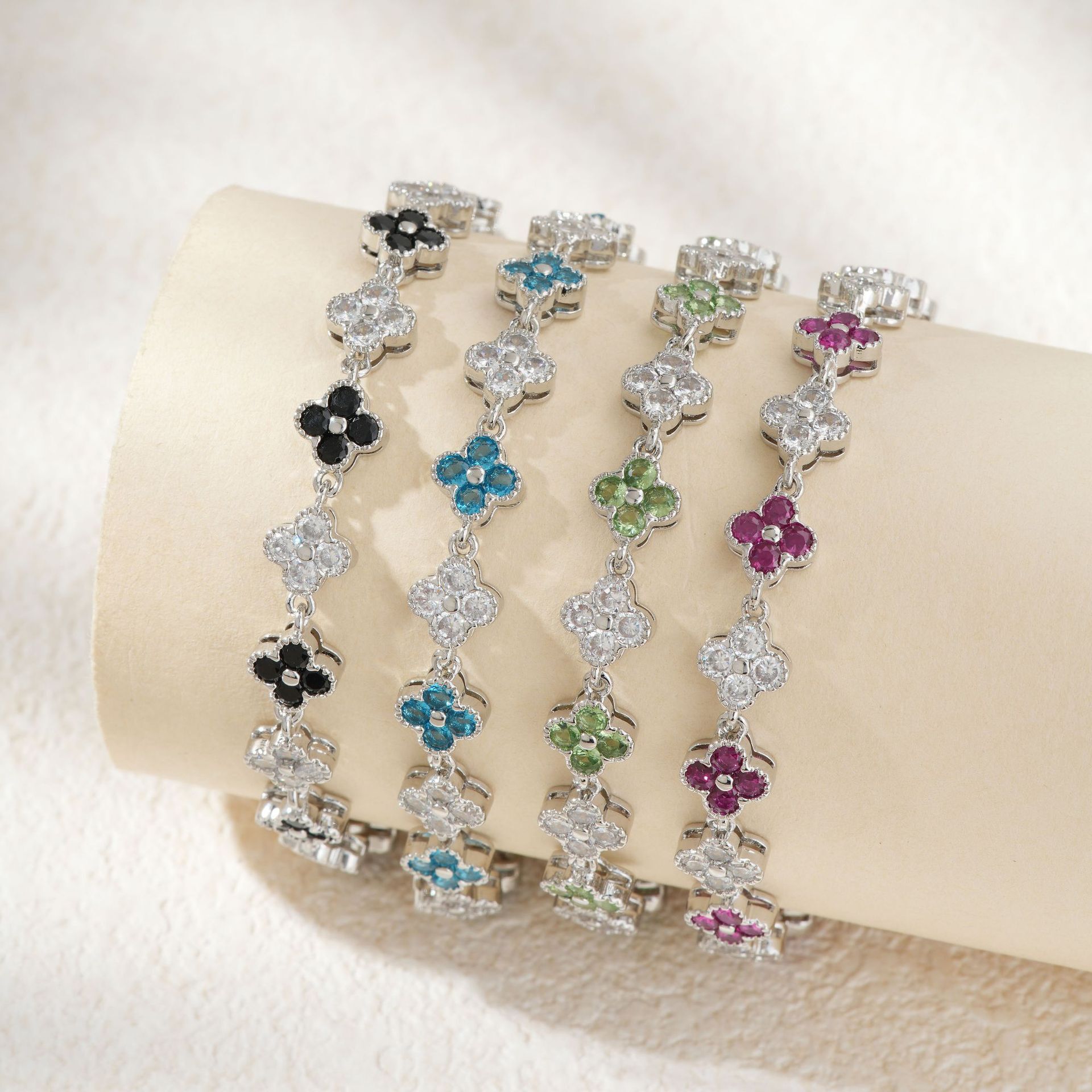 Luxury Brand Designer Jewelry Luxury Brand Designer Jewelry MOXI Autumn New Colorful Petal Four-Leaf Clover Bracelet Fashionable Personality Versatile