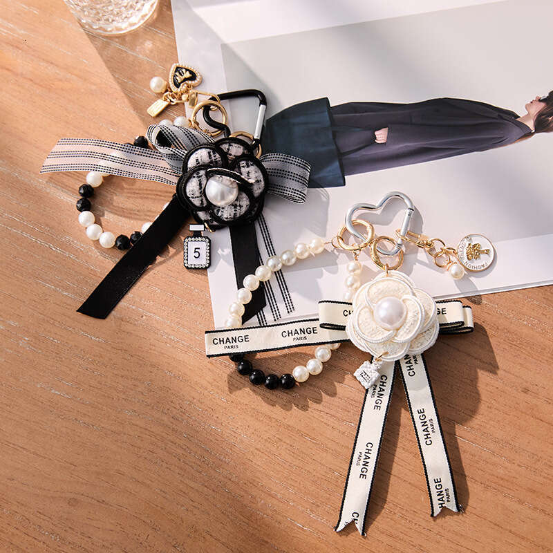 Pearl-Stringed Camellia Key Chain Metal Women's Pendant Keychain