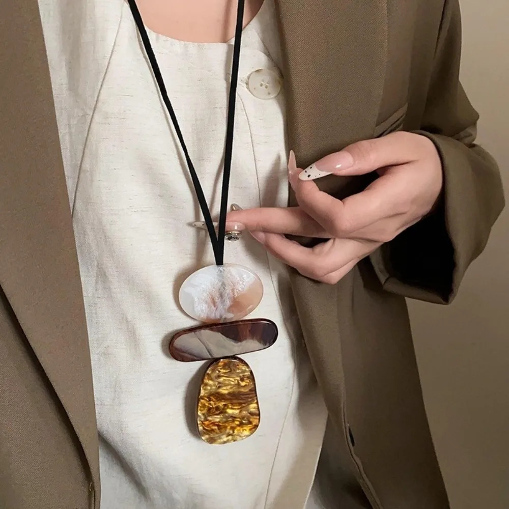 Trendy Bohemia Necklace for Women Pendant Advanced Neck Chain Resin Ethnic Style Sweater Chain Summer 251224