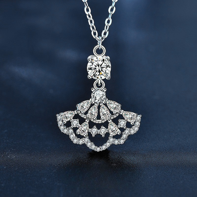 New Moissanite Mini Dress Necklace With Full Diamond Fan Shaped Design Charming Womens Pendant Necklace Niche Design Accessory Collarbone Accessory