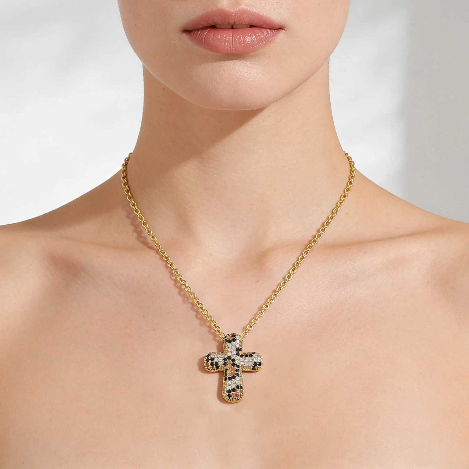 MHSSUN Luxury Chunky Zircon Cross Pendant Necklace for Women Men Fashion Gold/Silver Color Religious Crosses Jewelry Gift Y251227