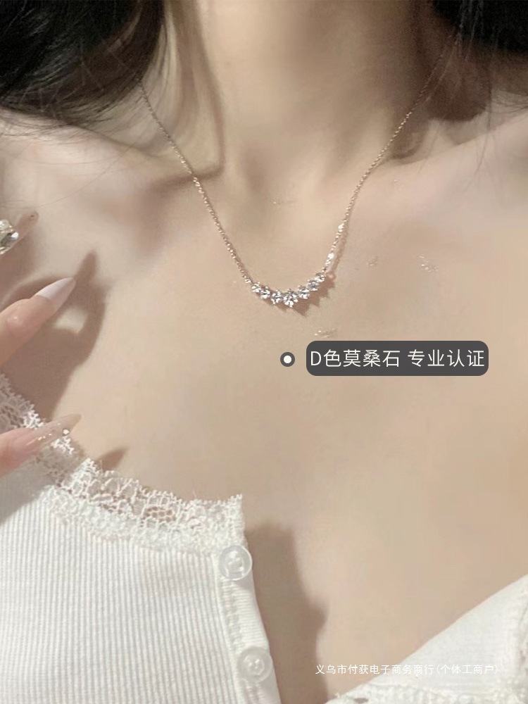 Light luxury niche non-fading 18 platinum small diamond mosantite necklace sterling silver pendant collarbone chain gift for girlfriend