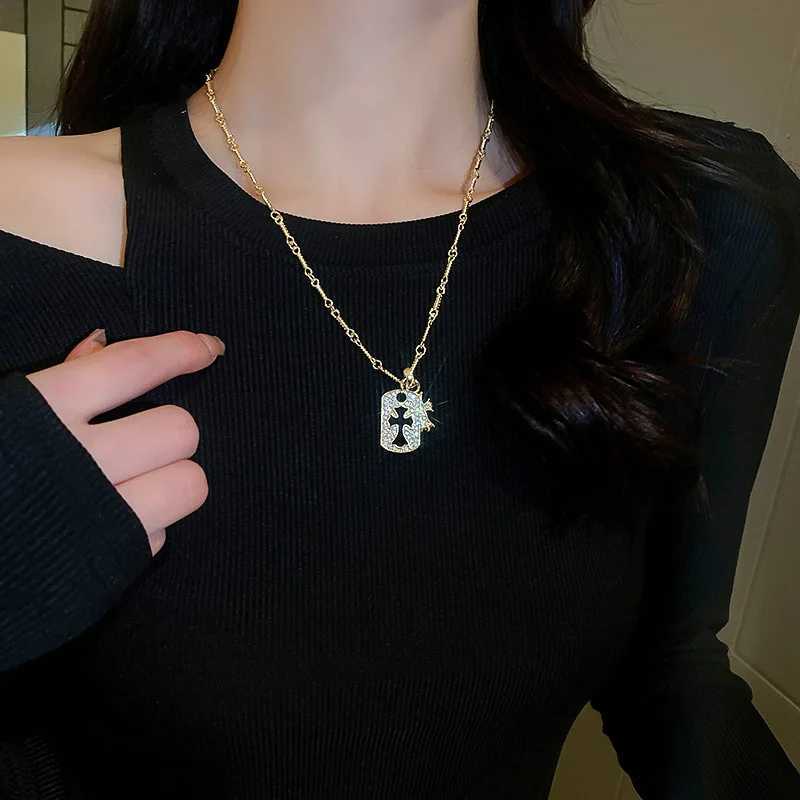 Diamond-inlaid Cross Necklace Niche Design Metal Frosty Style Collarbone Chain Sweater Chain Personality Temperament Accessories Y251227