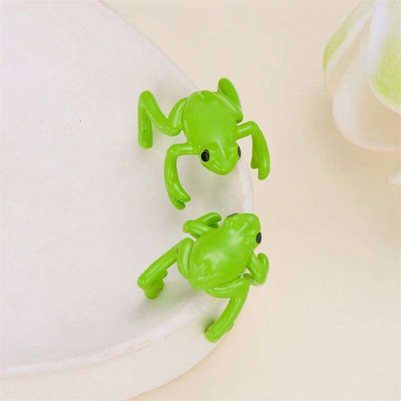 ZAKOL 2pcs Creative Cute Frog Ear Cuff Clip for Women Girls Fashion Green Insect Non-pierced Earrings Accessories Gift