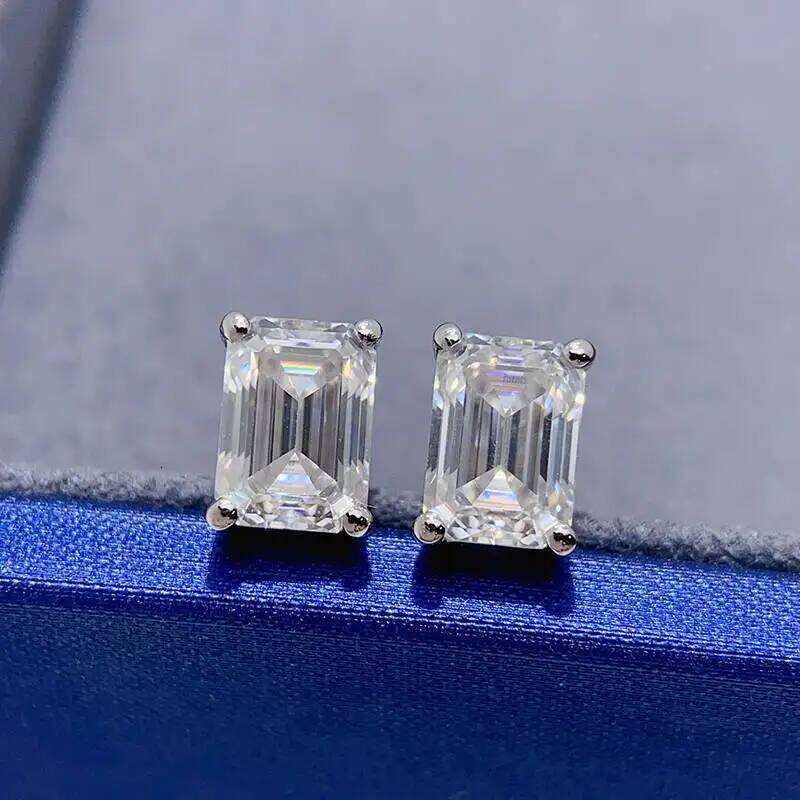 2CT Radiant Emerald Cut Rectangle Moissanite Earrings Unisex S925 Sterling Silver Jewelry Classic Ear Studs For Man Women 74d