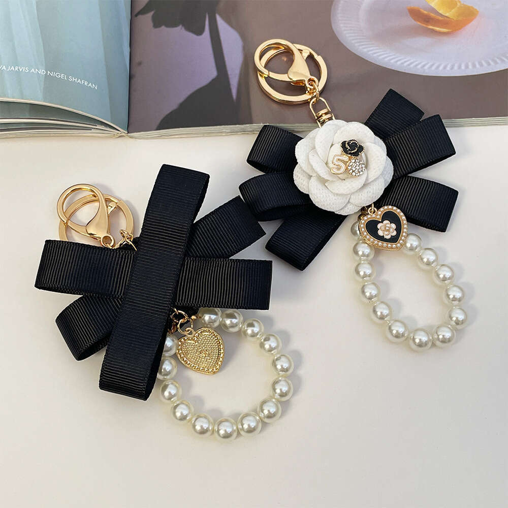 Women's Bag Pendant High-end Exquisite Fashion Creative Ribbon Pearl Keychain Small Gift key chain metal keyring belt