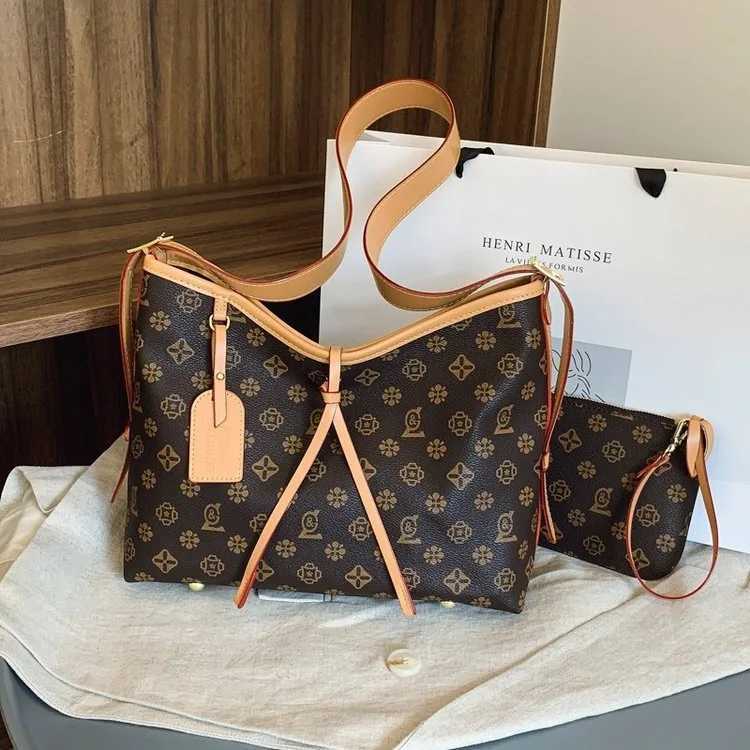 Premium Diagonal Straddle Bag Large-capacity Trendy FAshion Handbag FAshionable and Versatile Commuter Womens Bag H251229