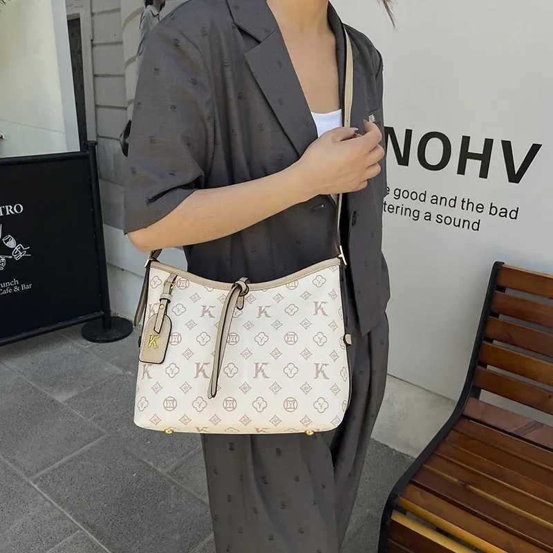 Elegant Ladies Messenger Bag Leather Crossbody Style Womens Handbag Classic And Popular Design By FaMOUs H251229