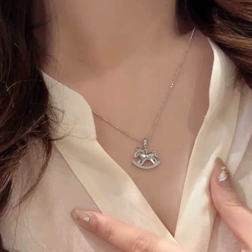 New Design Pulling Chain Little Horse Pendant Necklace for Women Lovely Gold Plated Clavicle Necklace Friendship Jewelry Gift Y251227