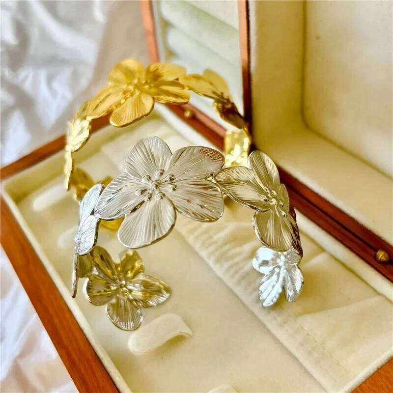 2025 New Personality Wide Flower Bracelet Opening Geometric Adjustable Hand Jewelry Party Gift 25H1229