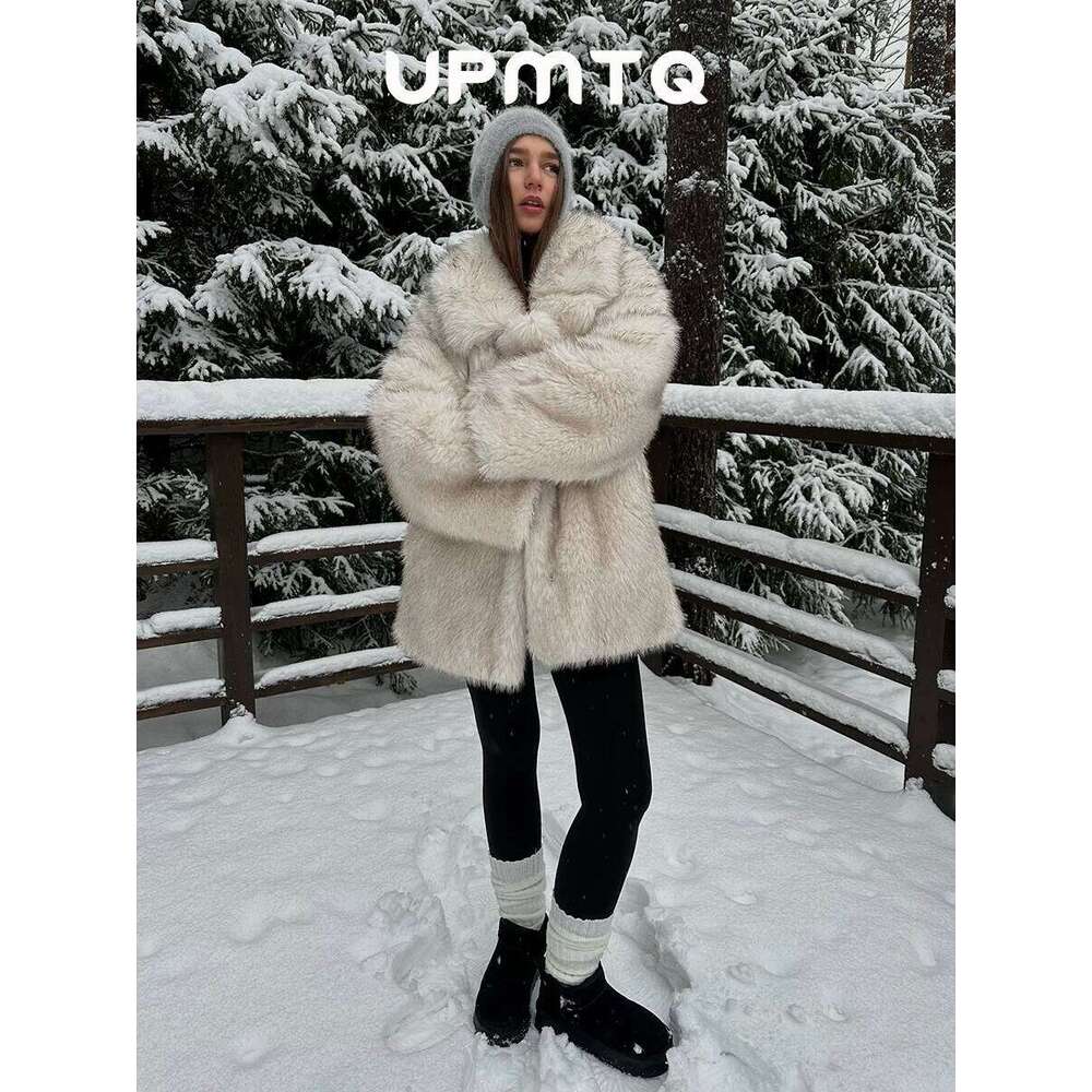 Brown Lapel Collar Warm Winter Cozy Coat Furry Faux Fur Jacket Fashion Vintage Iconic Vibe Outfit Fluffy Streetwear